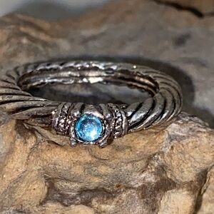 Vintage Sterling Silver Twisted Band Ring with Blue Sparkling  Center Size 8